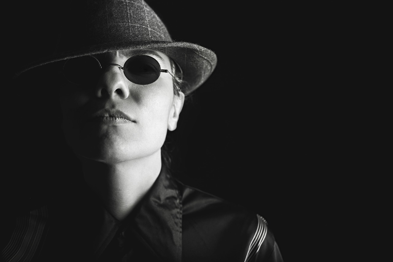 Man, hat, glasses — 6 Ways to Convert Customers with Abandoned Cart Items