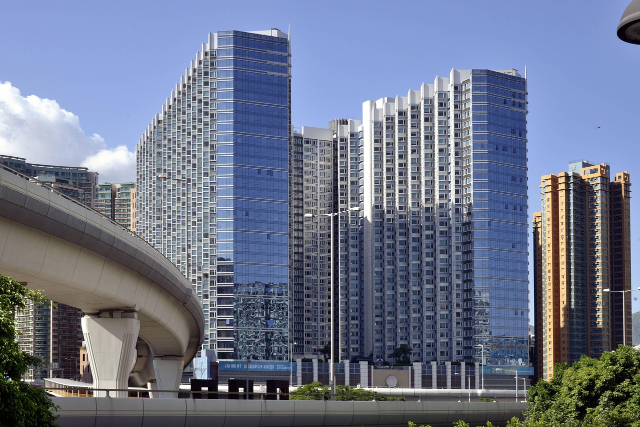 Hong kong, hotel, outdoors — Differentiate between a licensed money lender and an unlicensed money lender