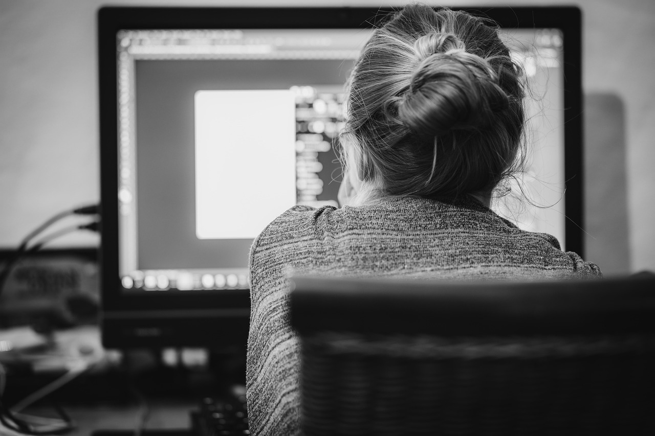 Home office, person, work — Expert Tips for Effectively Using AI Tools in Education