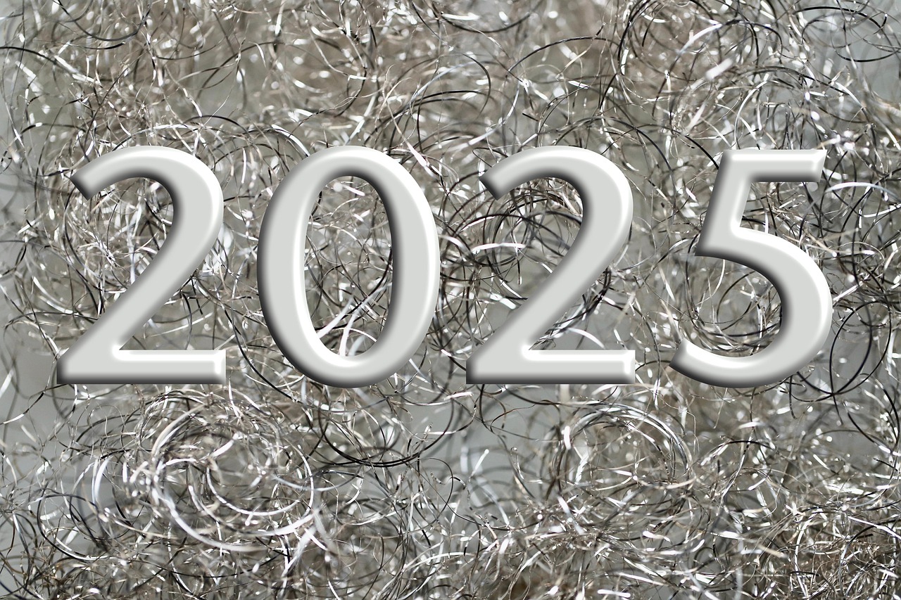 New year's day, 2025, greeting card — Importance of social media platforms