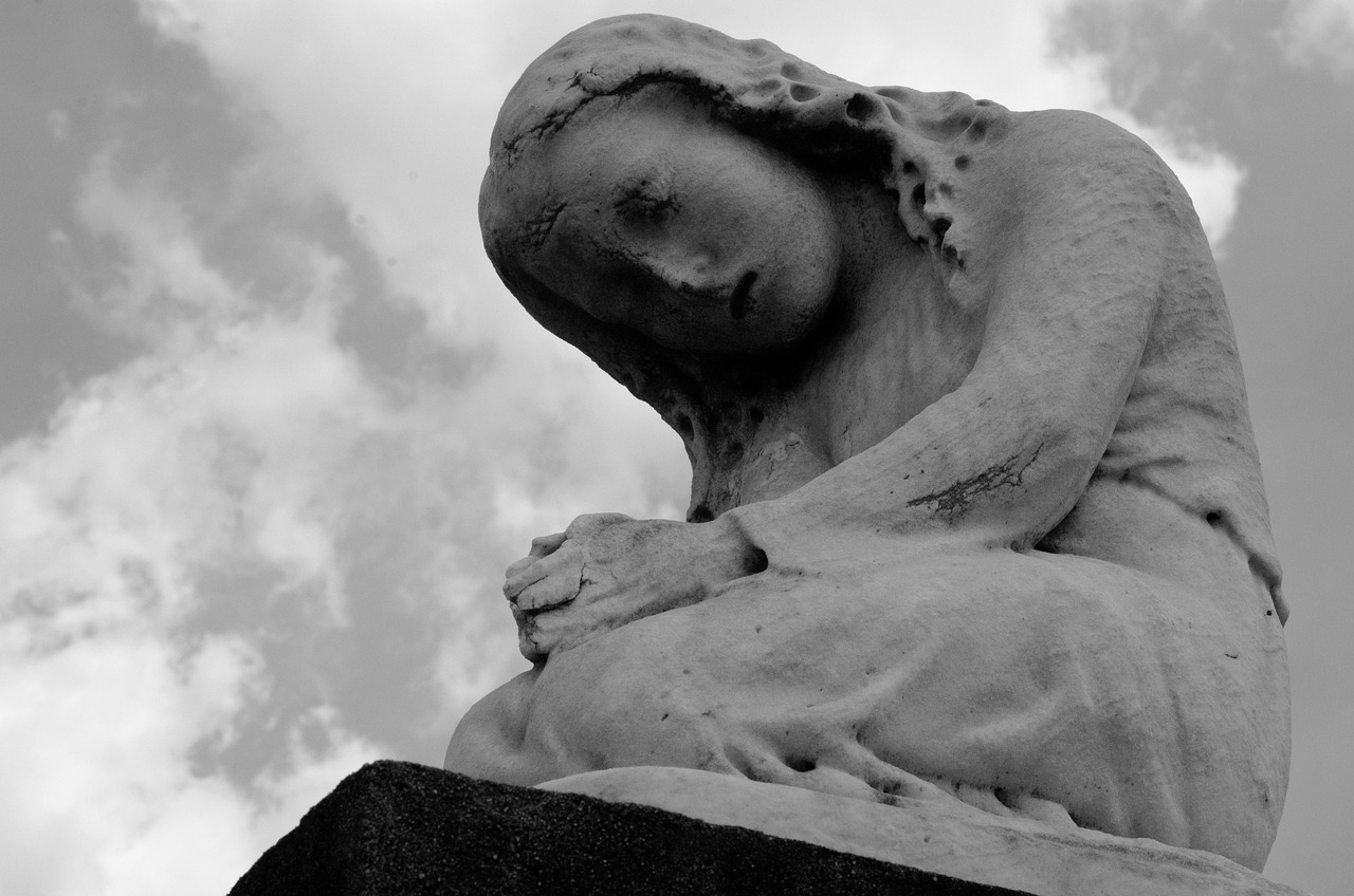 Statue, praying, kneeling — Lucky Tiger  Gambling Enterprise  Authorities  Site in Australia