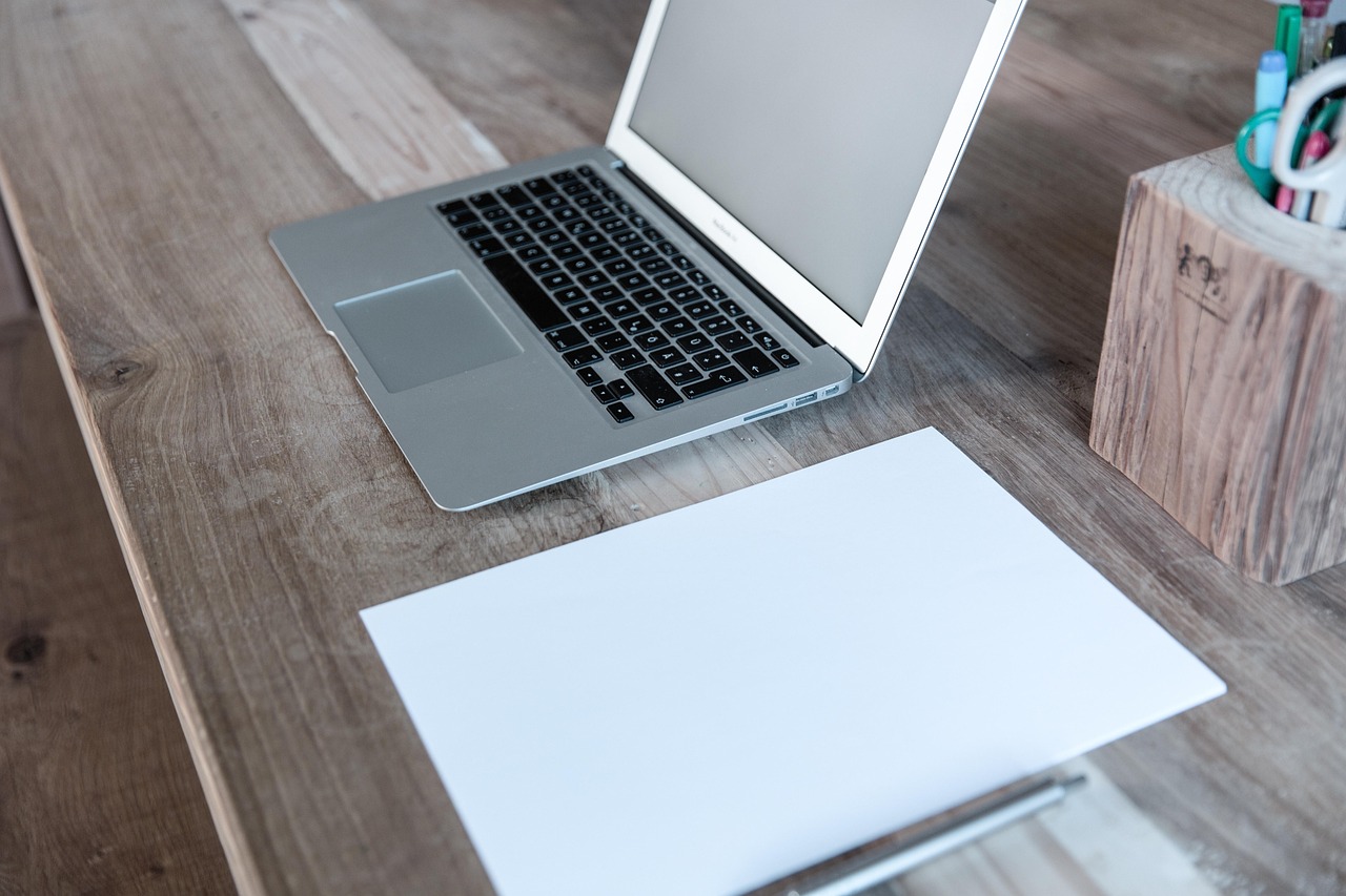 Home office, laptop, notebook — MT4 Windows Platform Offers Full Access to Forex Tools
