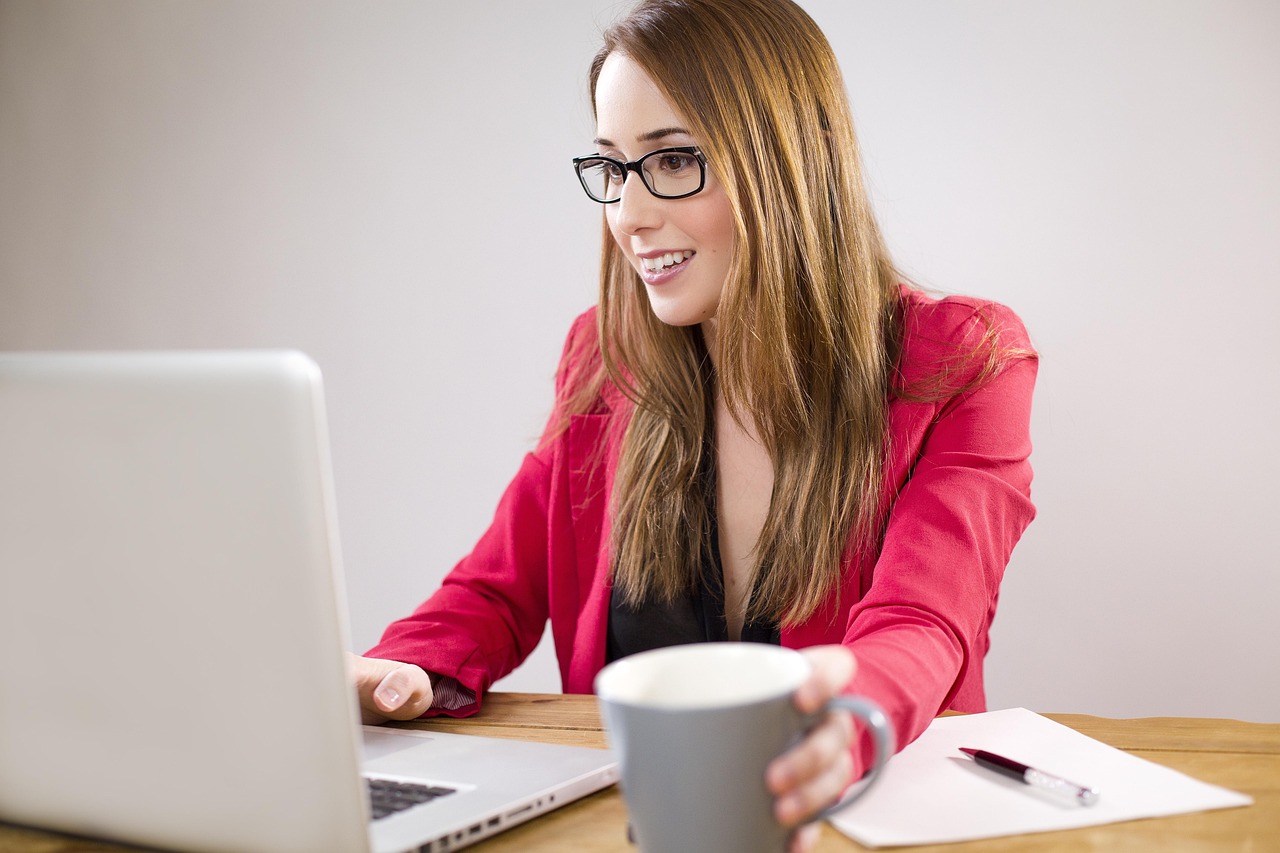 Company, business, worker — Online Trading Tools Designed for Flexibility and Market Access