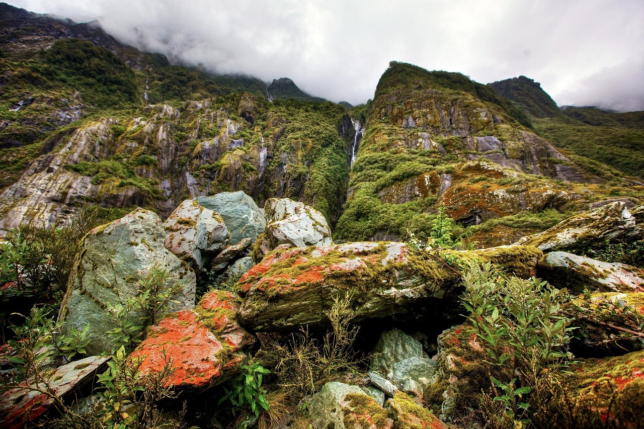 Mountain, cliff, mountainside — Tips to select the best enterprise app modernization platform