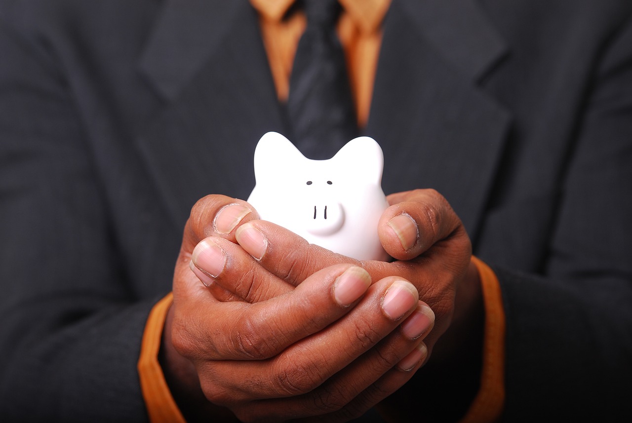 Money, savings, piggy — What Are Gold Buyers Interested In?