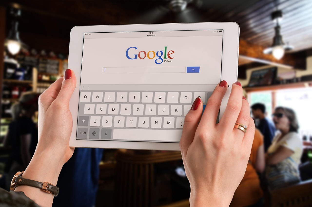 Bar, ipad, mockup — What are the Best Ways to Generate Qualified Solar Leads?