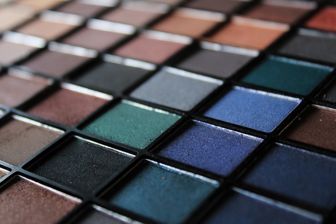 Eye shadow, cosmetics, color palette — What are the various roles and responsibilities of a sampling company?