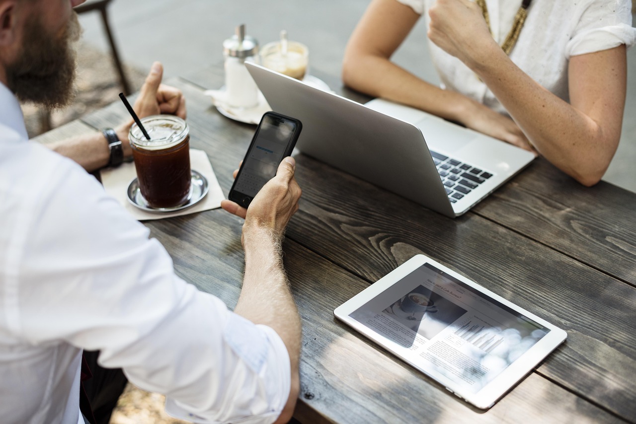 Agreement, brainstorming, coffee — Why Do You Need A Drop-Ship Company?